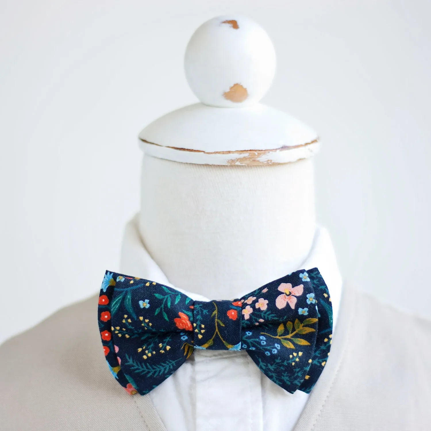 Boy's Bow Tie / Navy Metallic Floral