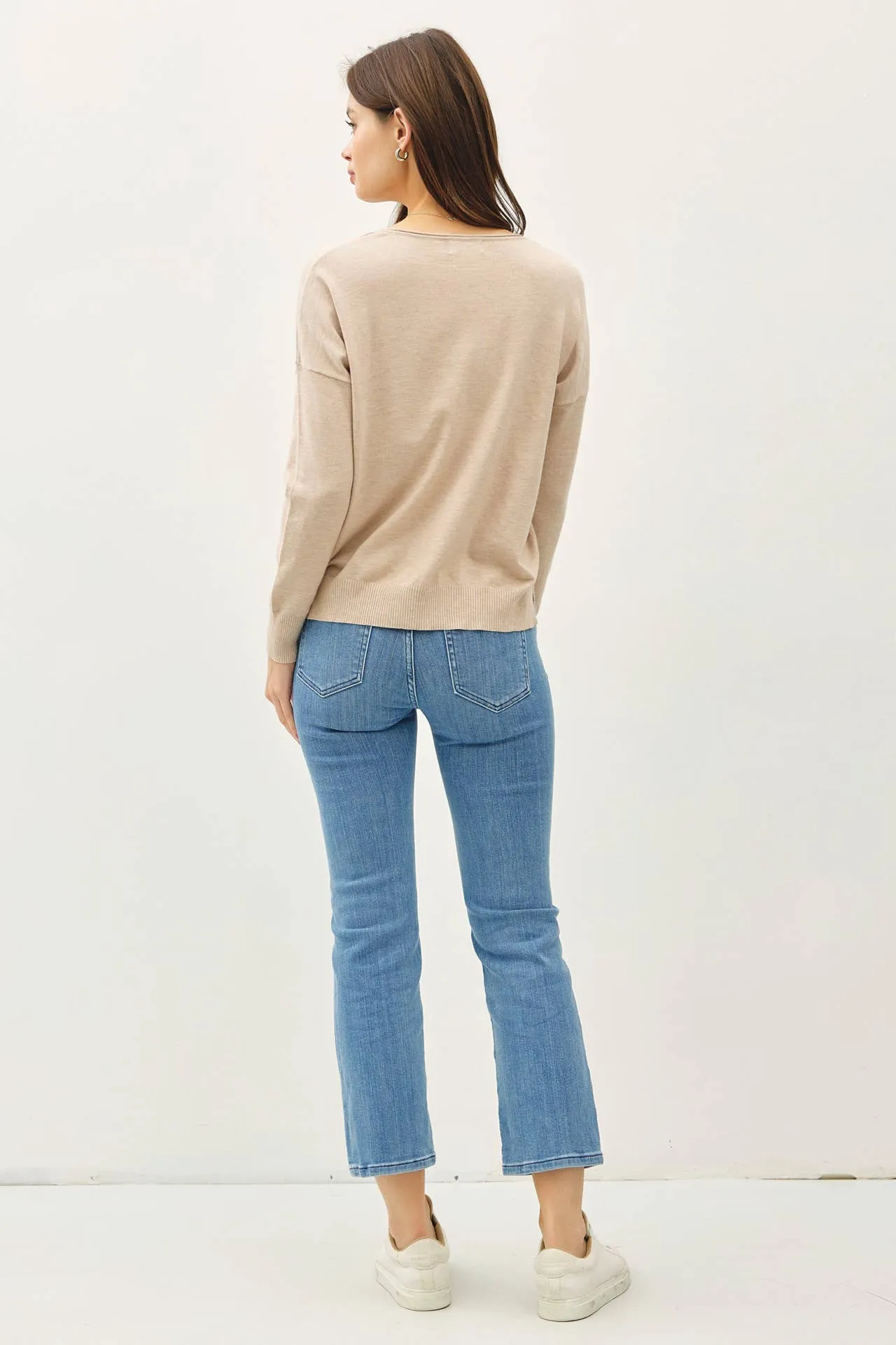 CENTER FRONT SEAM LONG SLEEVE SWEATER