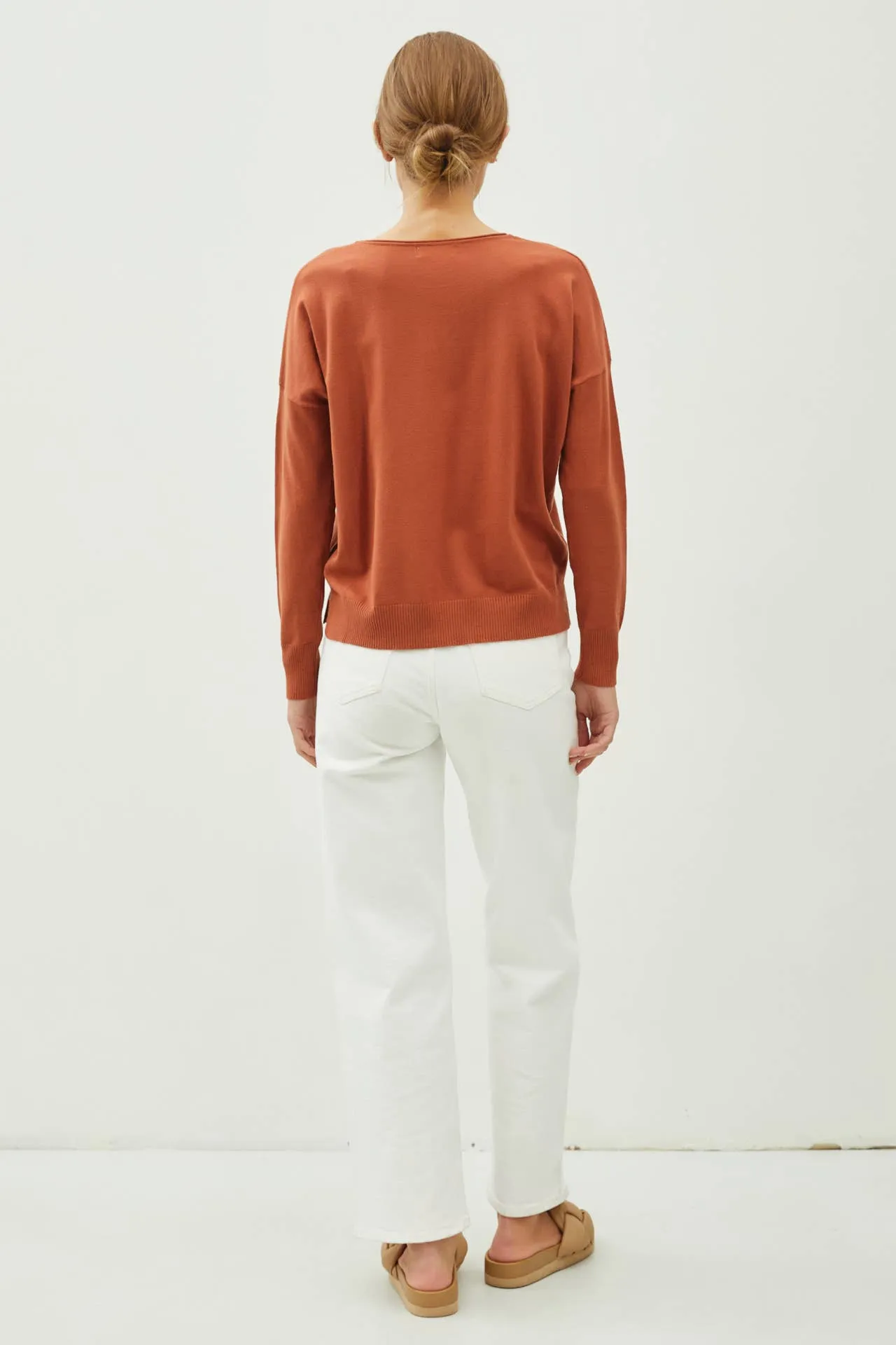 CENTER FRONT SEAM LONG SLEEVE SWEATER