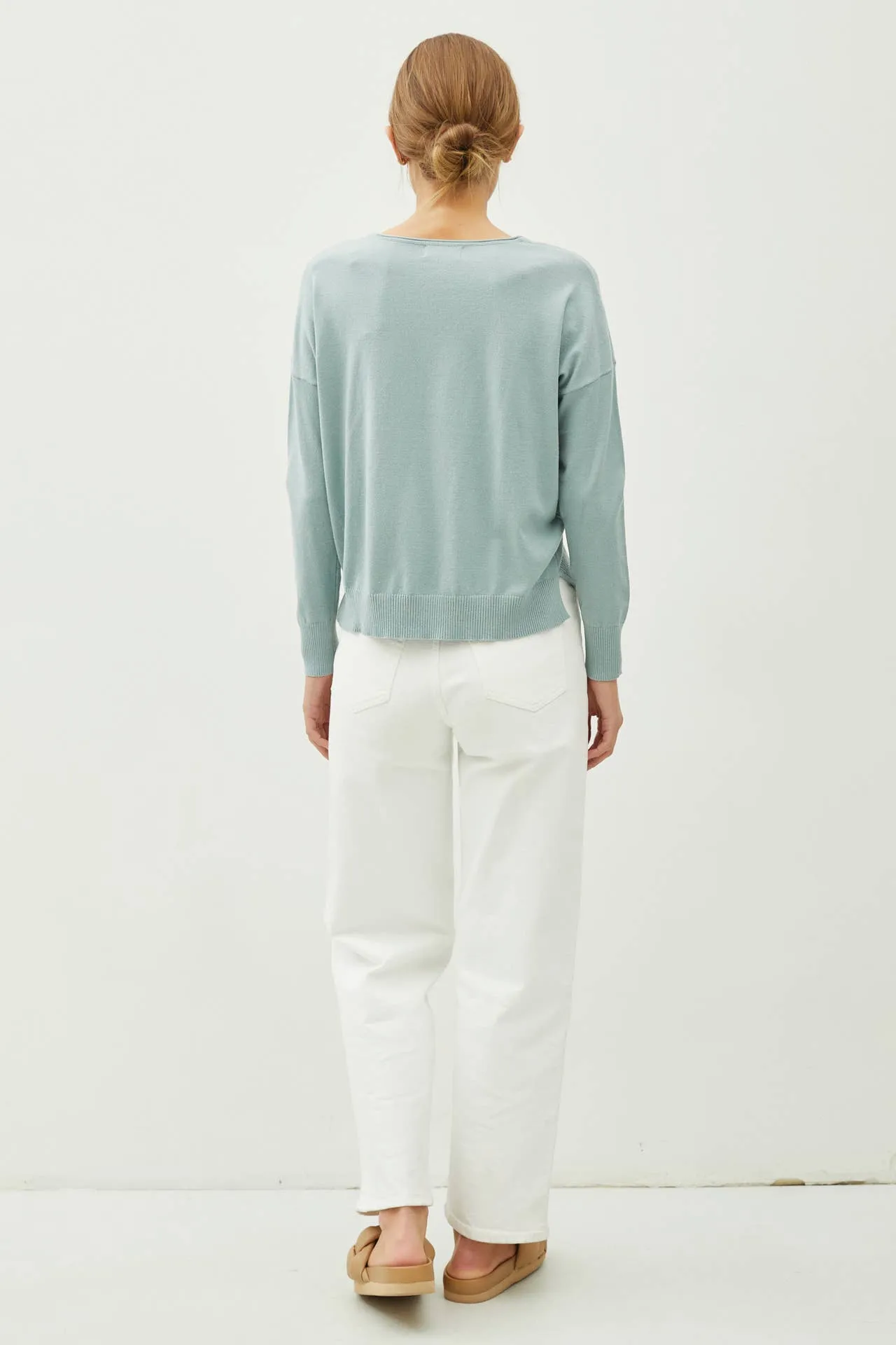 CENTER FRONT SEAM LONG SLEEVE SWEATER