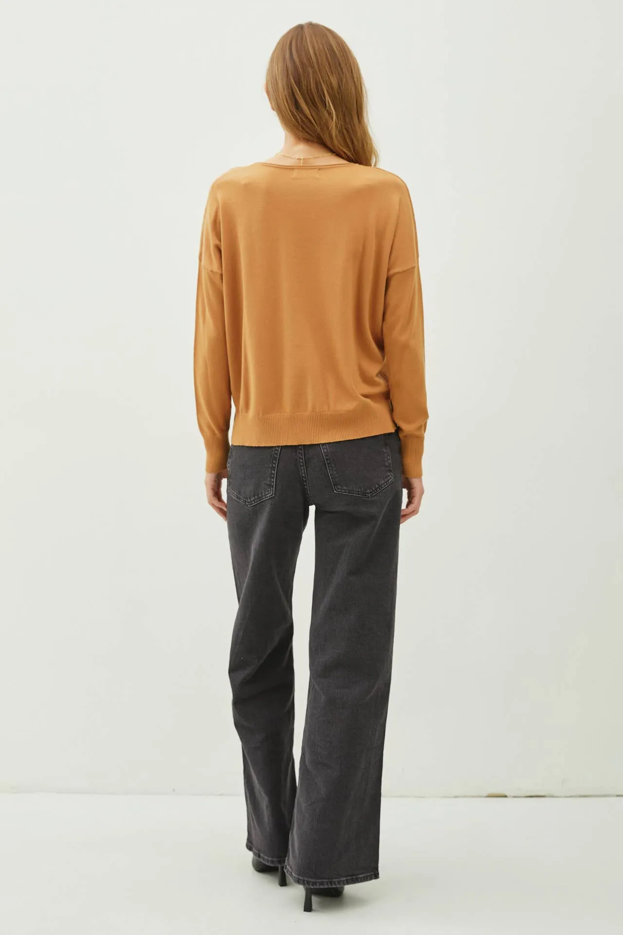 CENTER FRONT SEAM LONG SLEEVE SWEATER