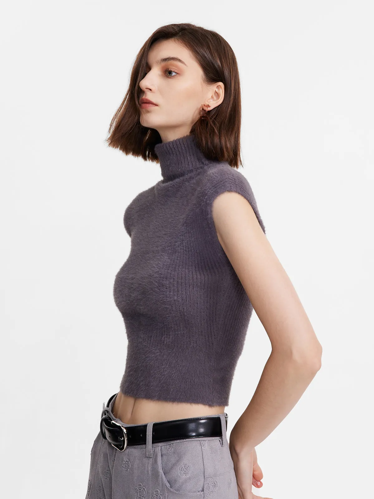 Sleeveless Turtleneck Sweater Top