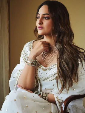 Sonakshi Sinha In Afghani Oxidised German Silver Bracelet