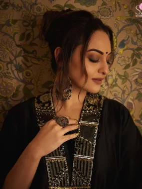 Sonakshi Sinha In Oxidised Heart Chakra Ring