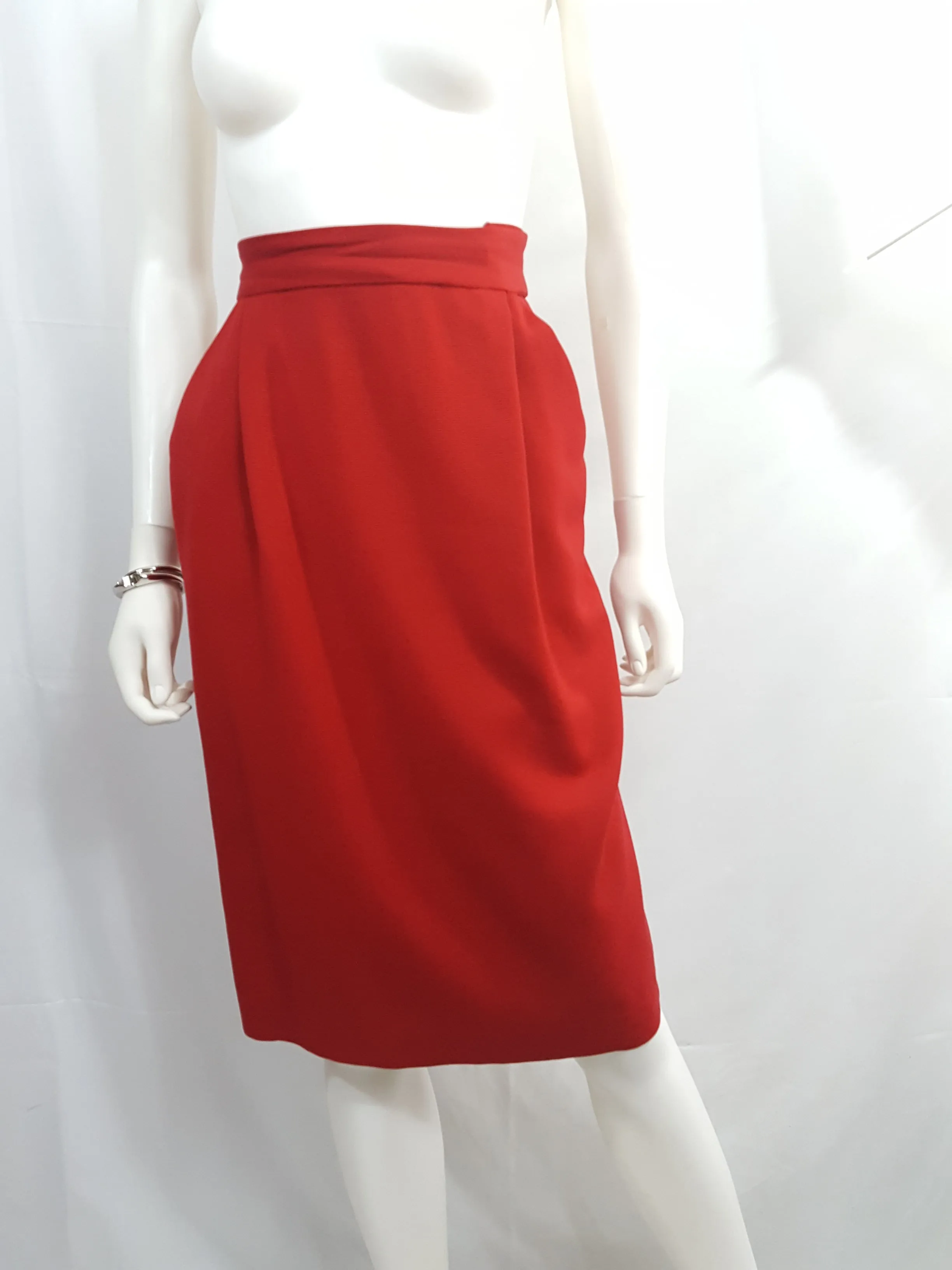 TAHARI Vintage 1980 Red Ribbed Twill Wool Skirt Suit size 12