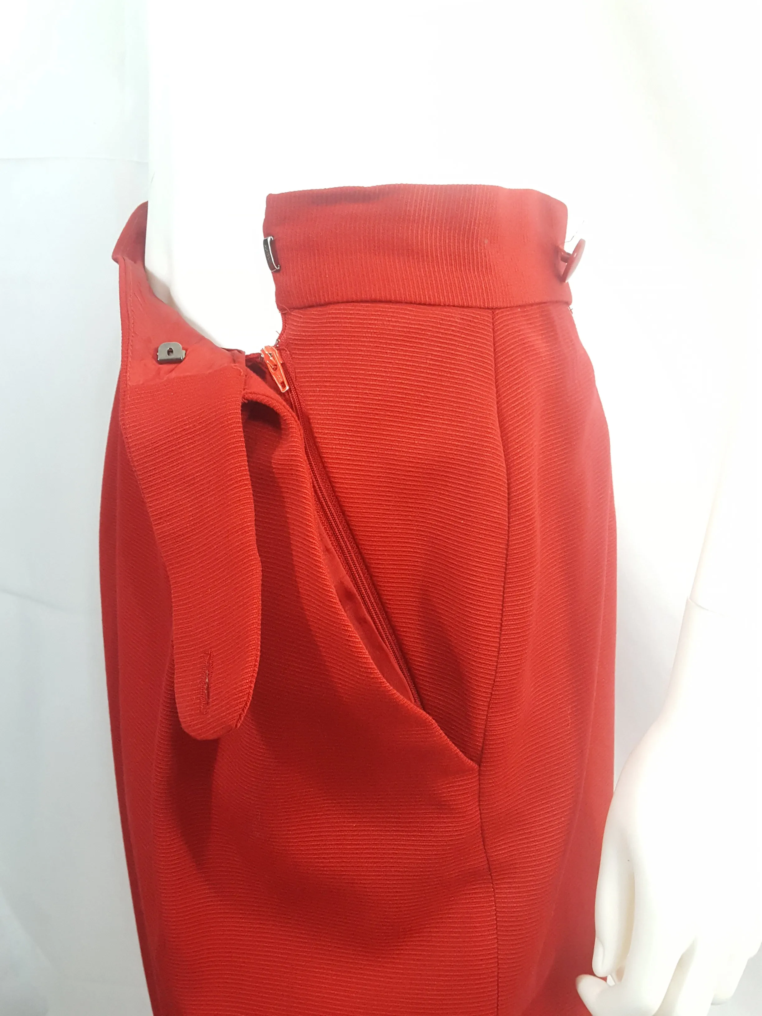 TAHARI Vintage 1980 Red Ribbed Twill Wool Skirt Suit size 12