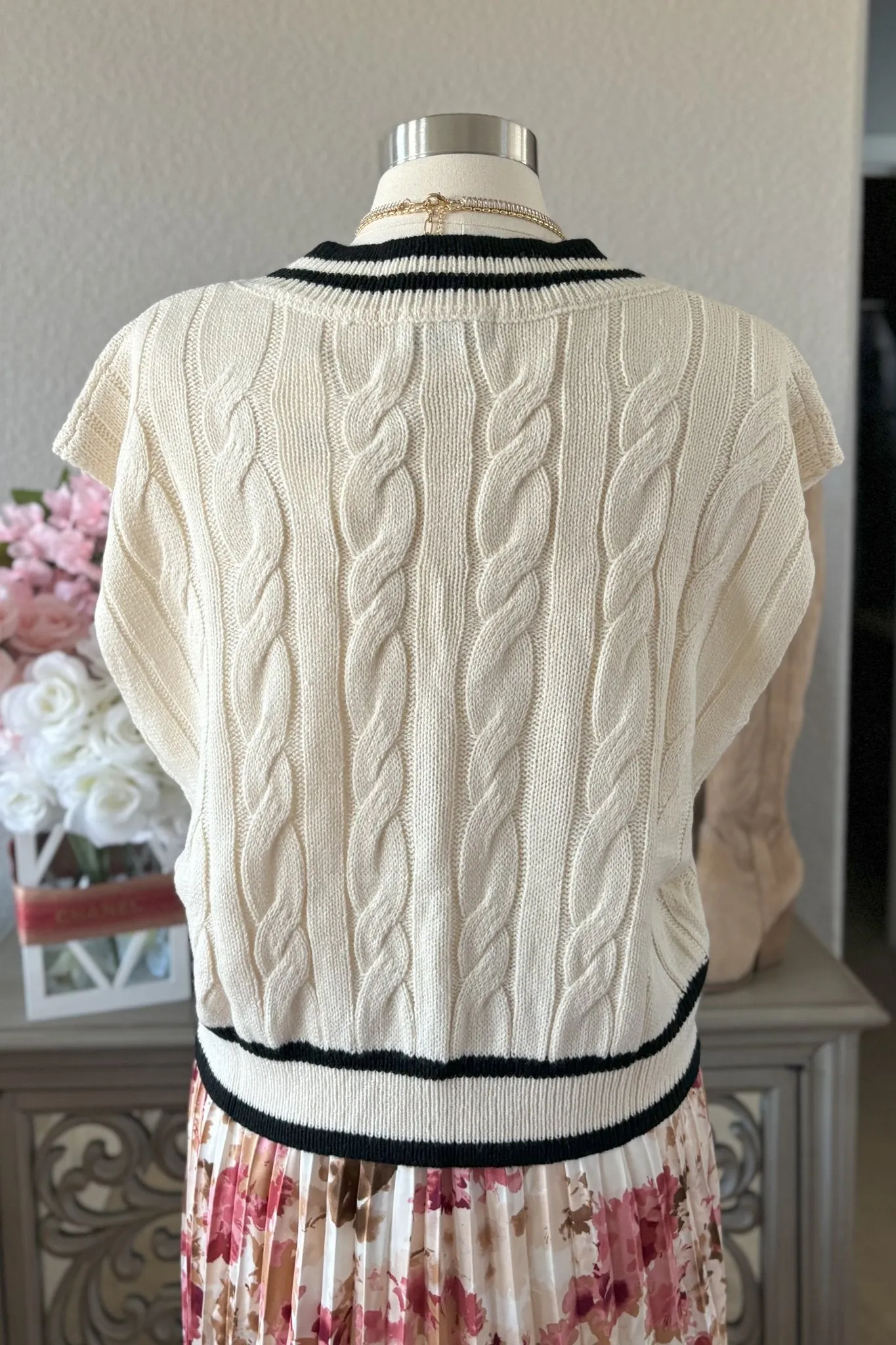 Women's Old Money Cable Knit Sweater Vest Top | Cream White